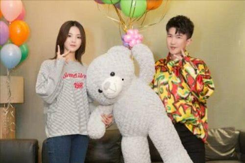 综艺娱乐吃瓜背景图片